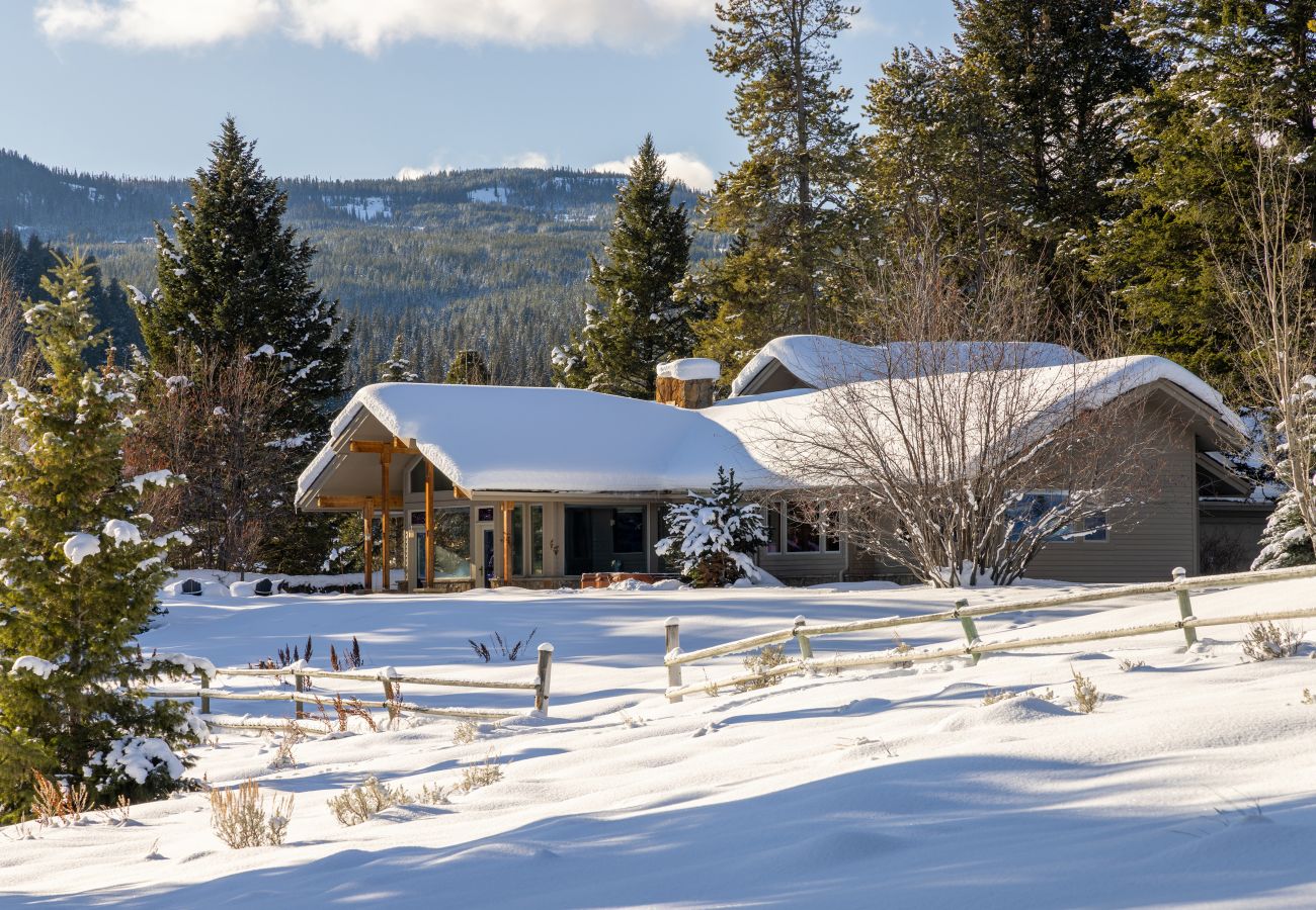 House in Big Sky - Exceptional Big Sky Retreat 