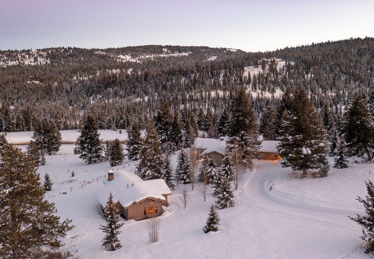 House in Big Sky - Exceptional Big Sky Retreat 