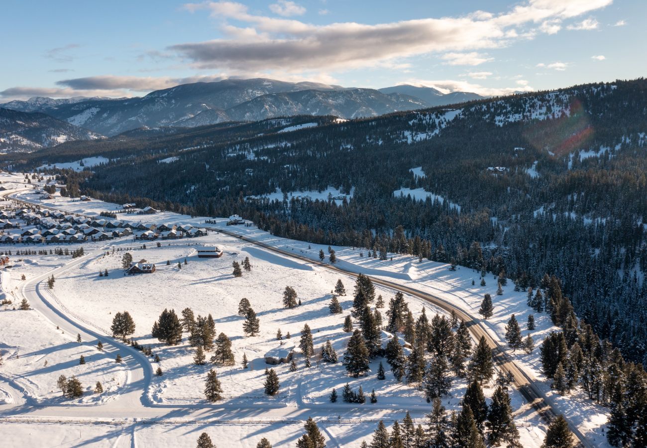 House in Big Sky - Exceptional Big Sky Retreat 