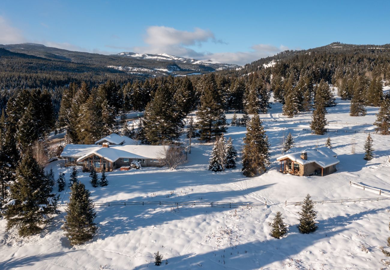 House in Big Sky - Exceptional Big Sky Retreat 