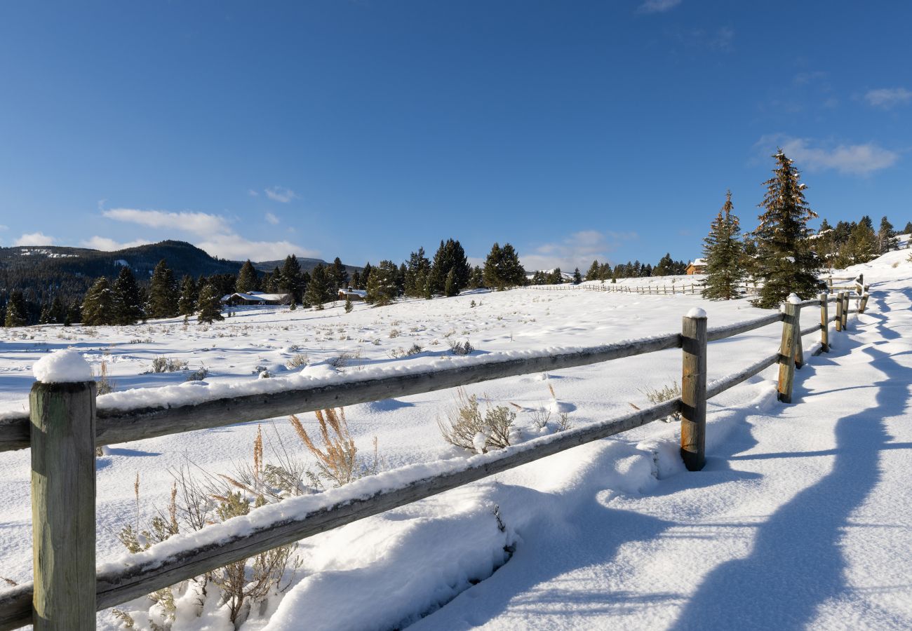 House in Big Sky - Exceptional Big Sky Retreat 