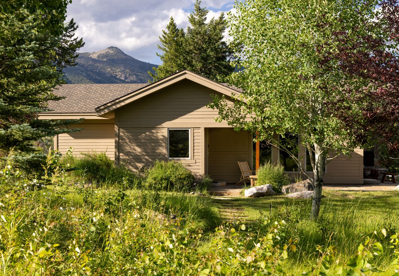 House in Big Sky - Exceptional Big Sky Retreat 