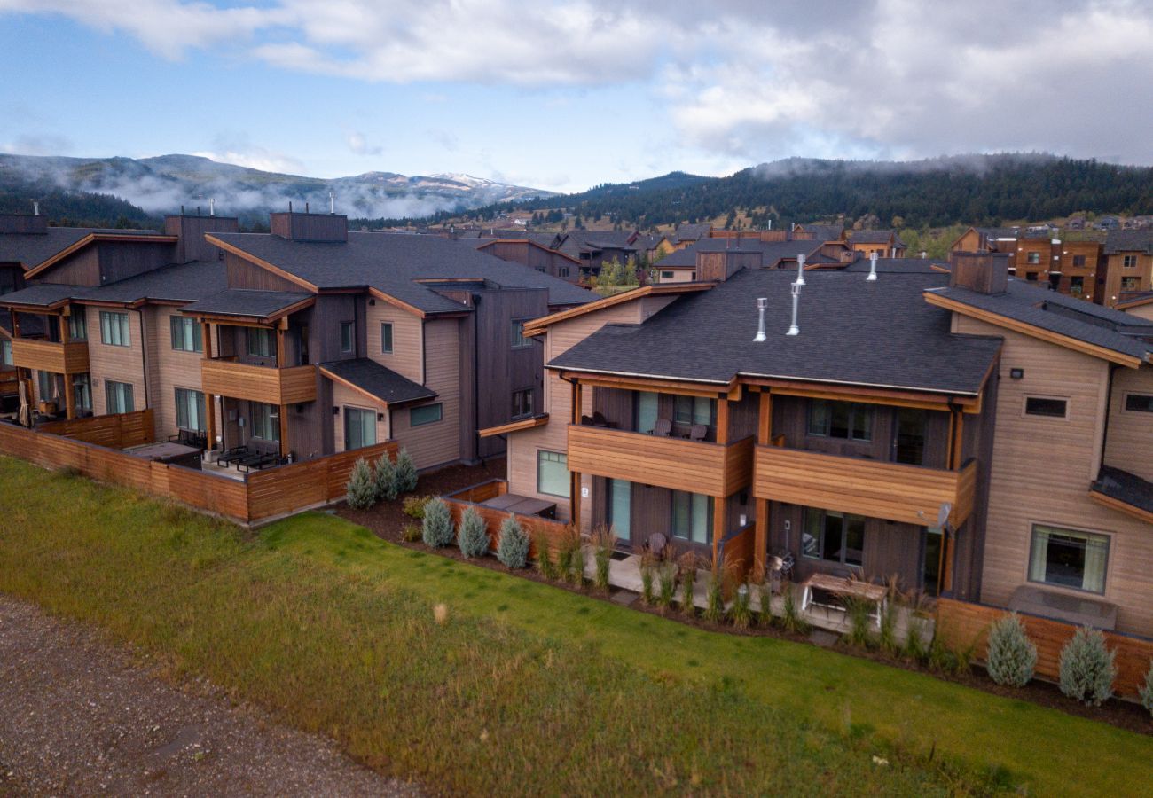 Townhouse in Big Sky - Luxury Townhome in the Heart of Big Sky