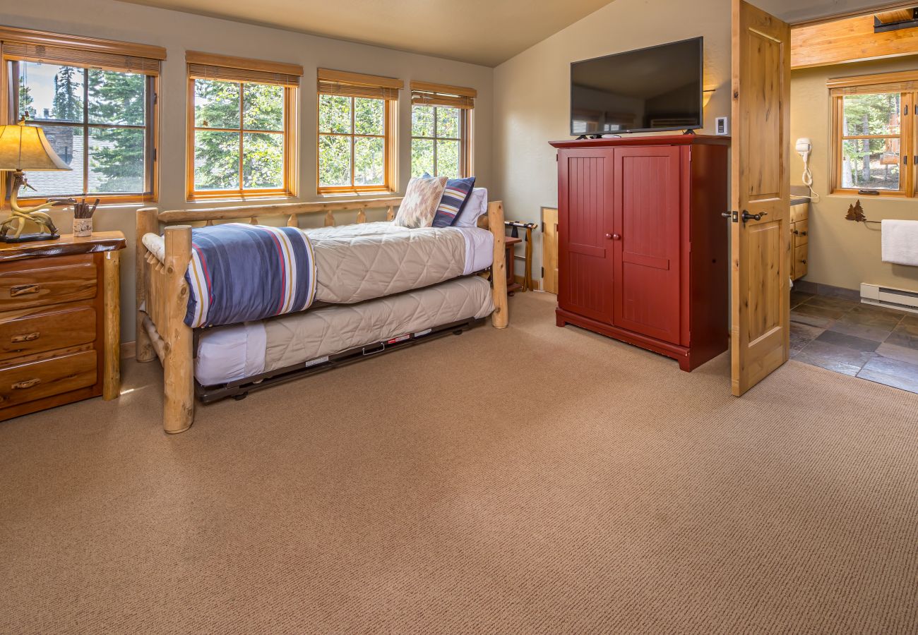 House in Big Sky - New to Market! Big Sky Mountain Home