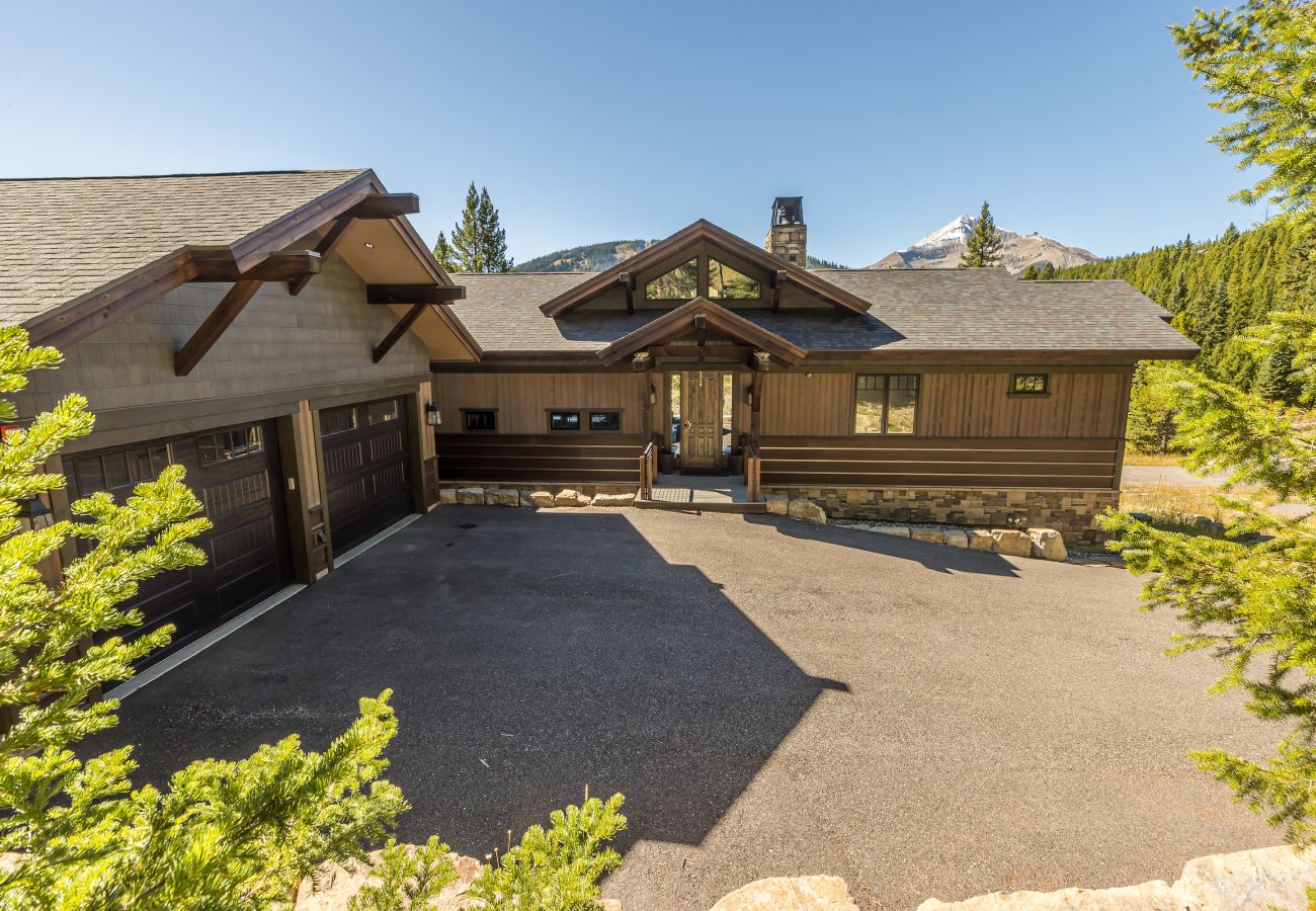 House in Big Sky - New to Market! Stunning Big Sky Vacation Home