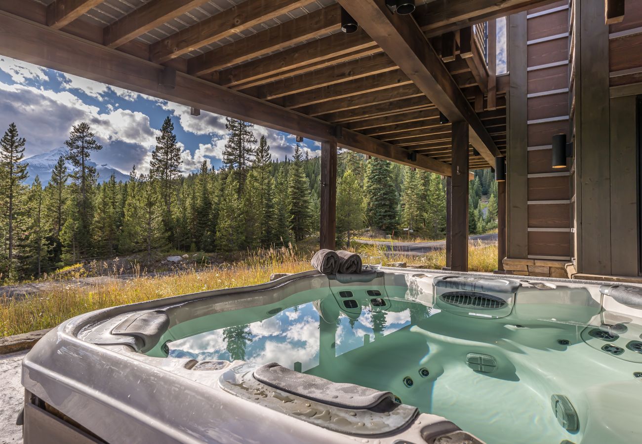 House in Big Sky - New to Market! Stunning Big Sky Vacation Home