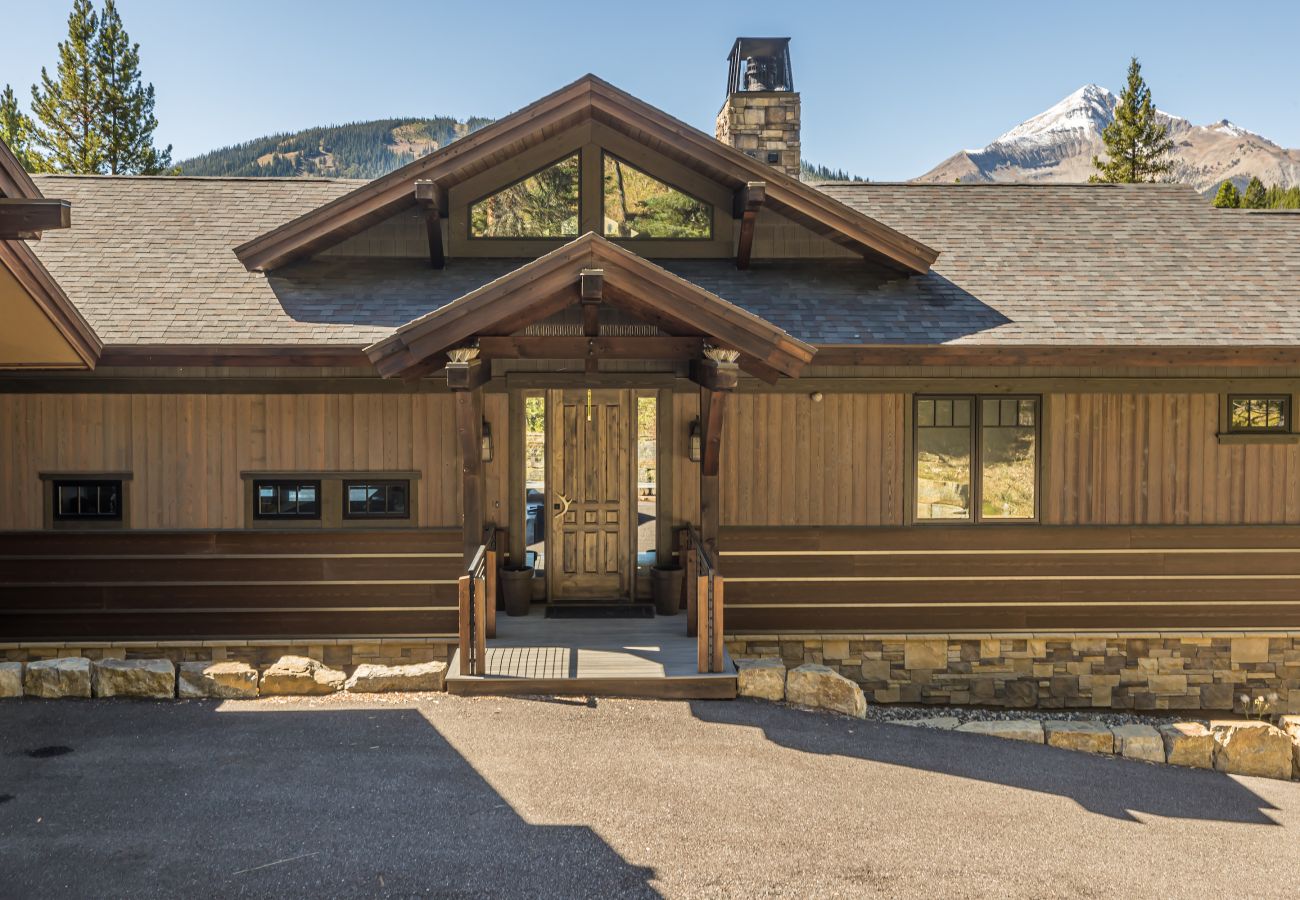 House in Big Sky - New to Market! Stunning Big Sky Vacation Home