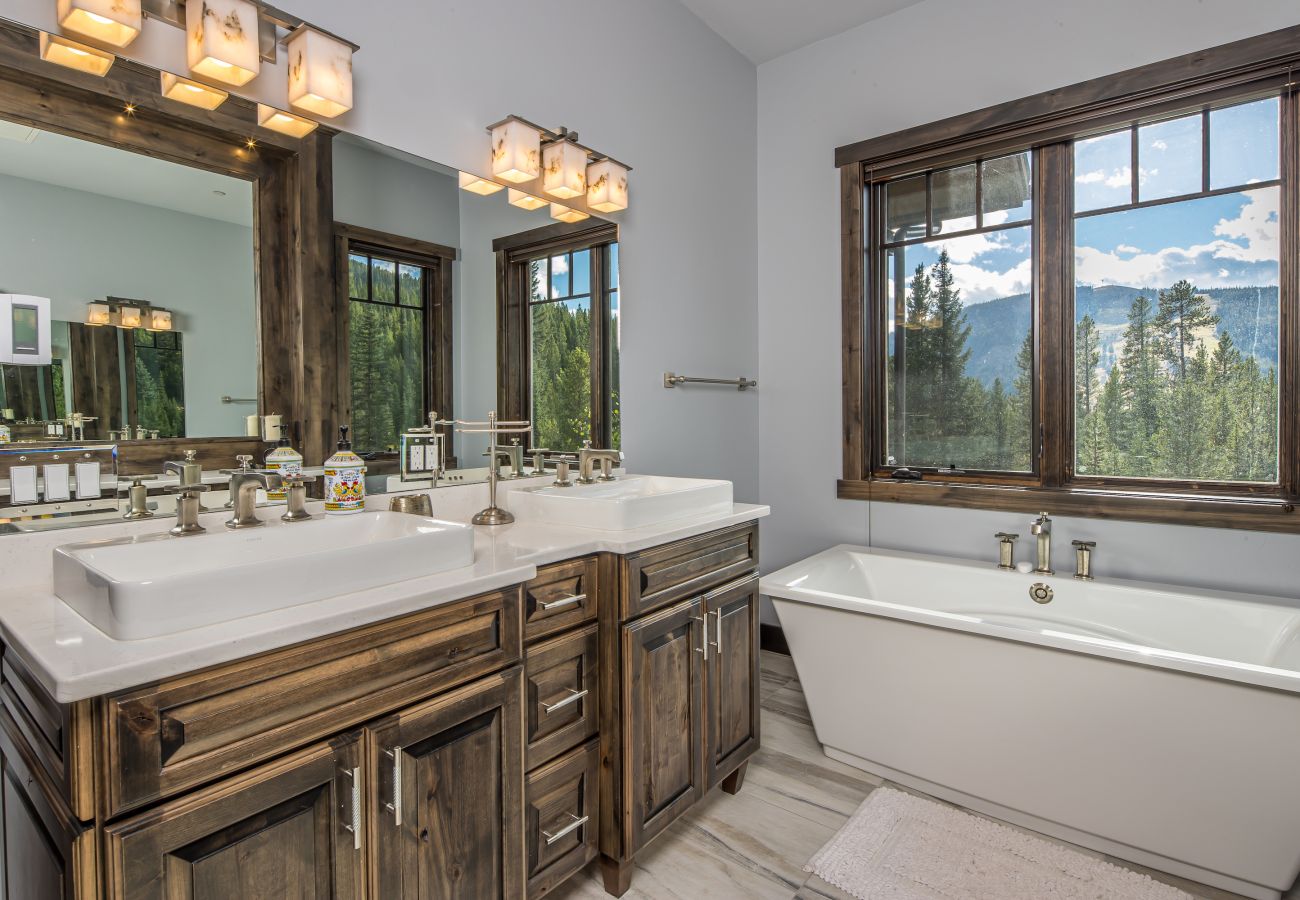 House in Big Sky - New to Market! Stunning Big Sky Vacation Home