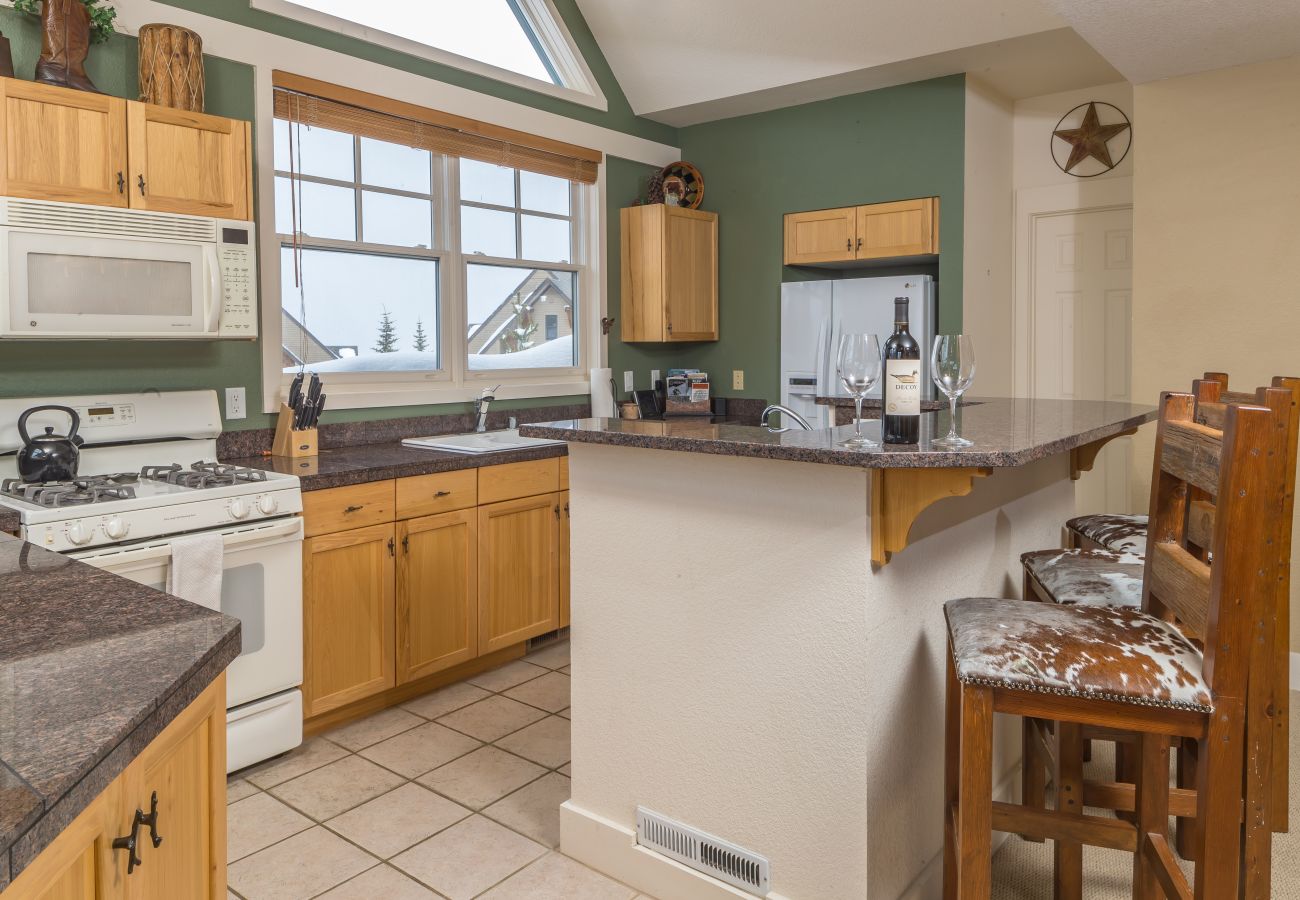 Condominium in Big Sky - New to Market! Ski in/Ski out Big Sky Retreat