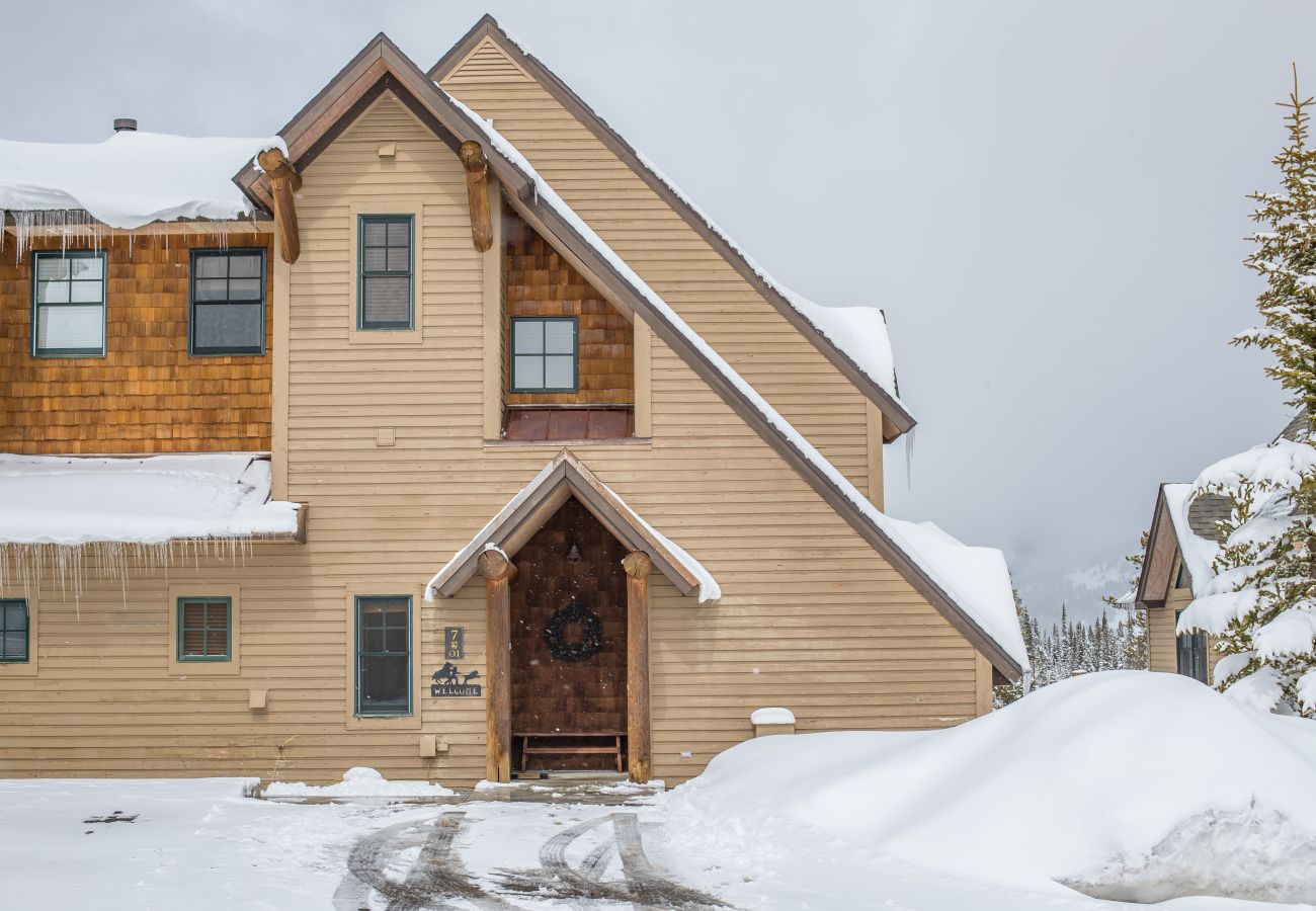 Condominium in Big Sky - New to Market! Ski in/Ski out Big Sky Retreat