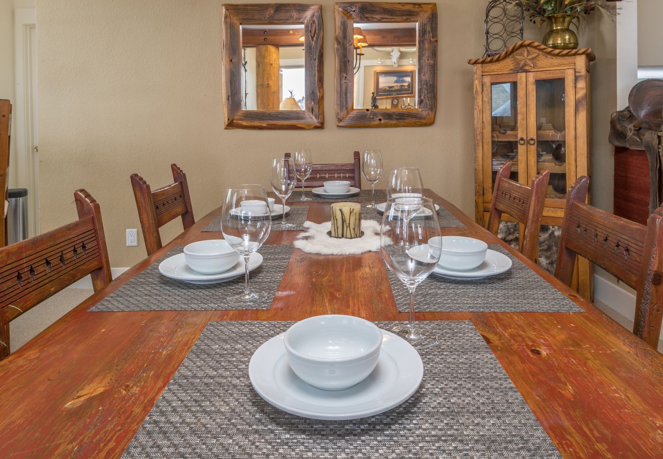 Condominium in Big Sky - New to Market! Ski in/Ski out Big Sky Retreat