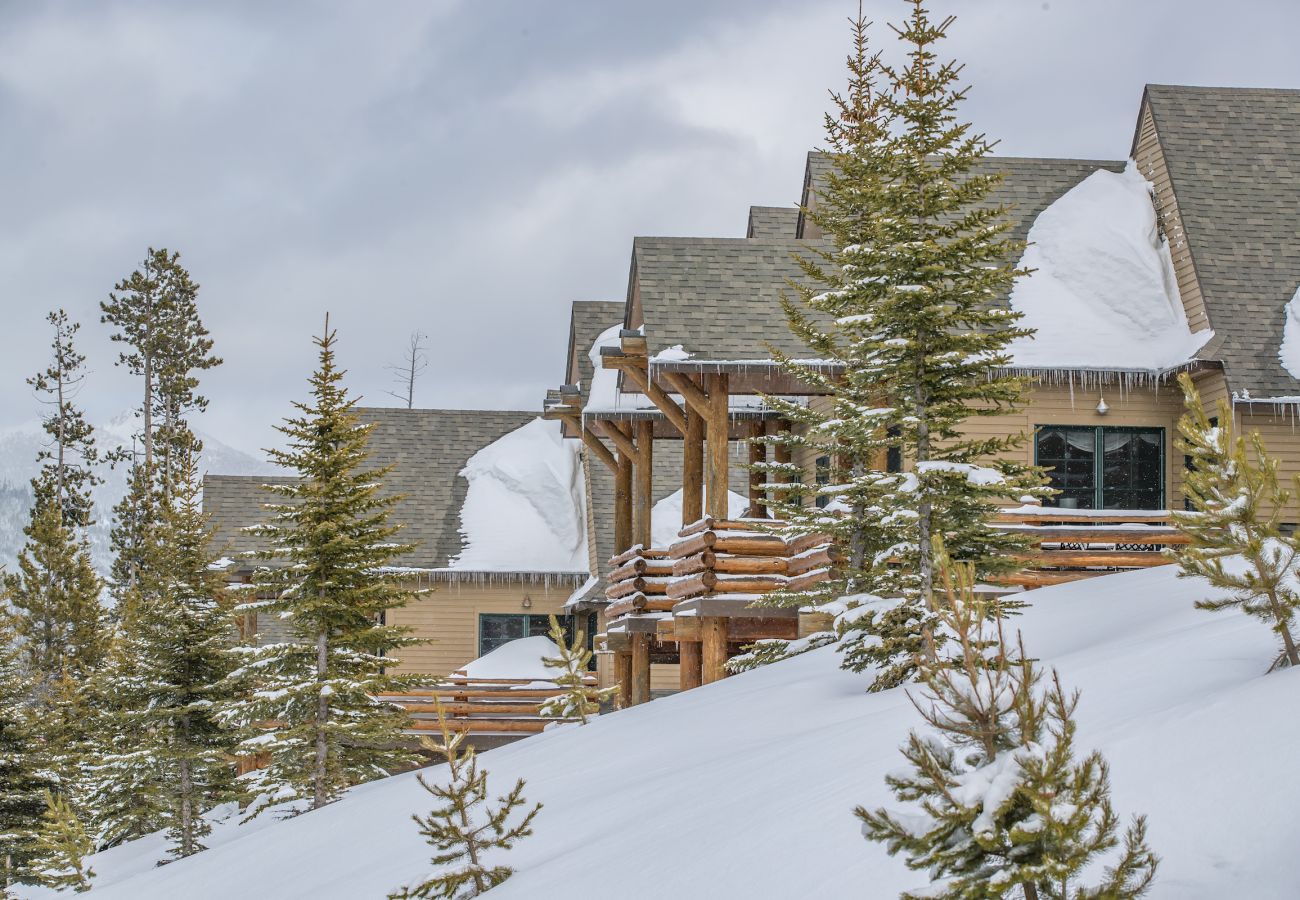 Condominium in Big Sky - New to Market! Ski in/Ski out Big Sky Retreat