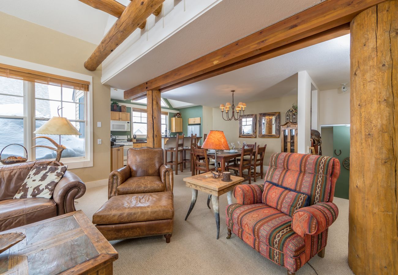 Condominium in Big Sky - New to Market! Ski in/Ski out Big Sky Retreat