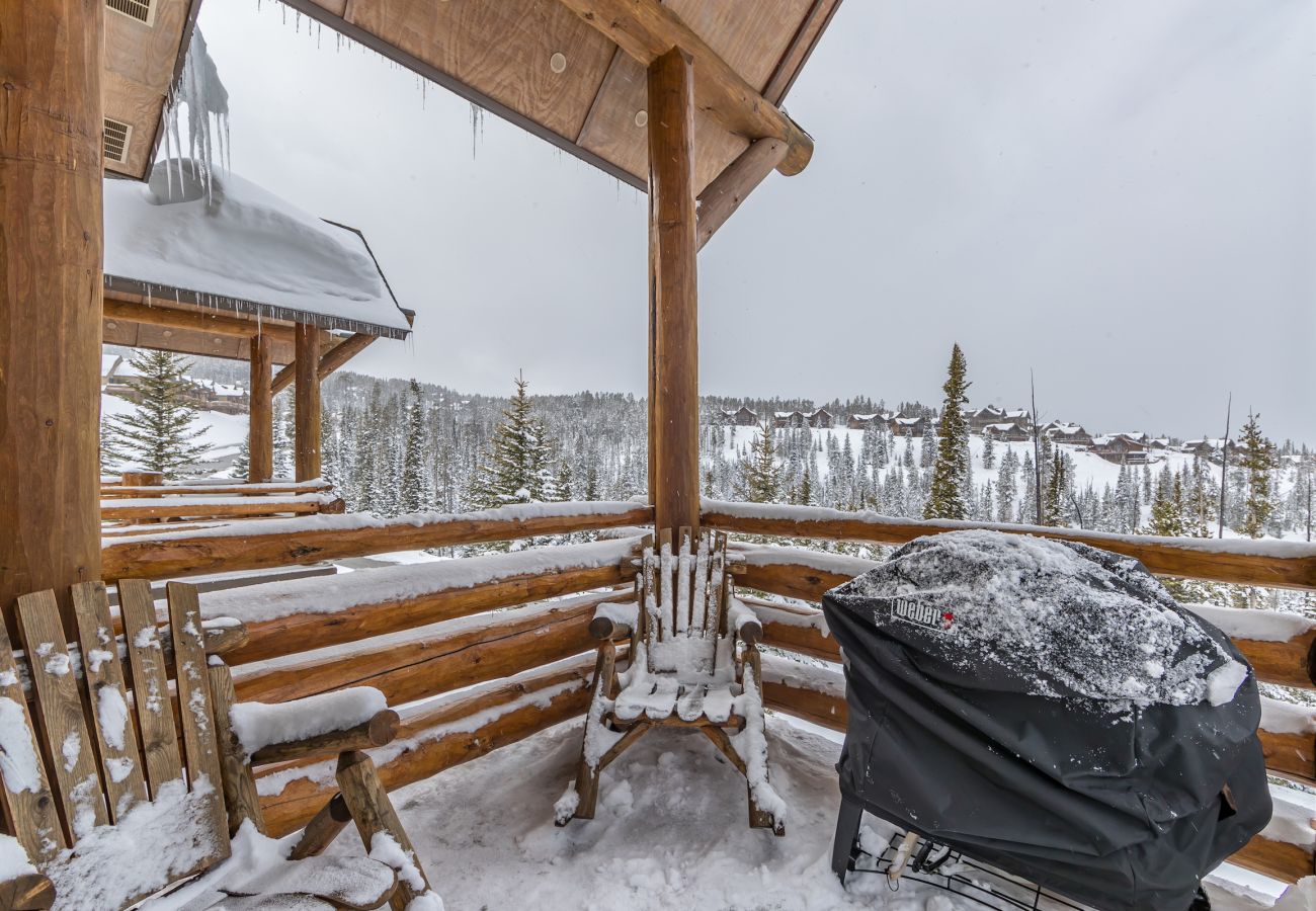 Condominium in Big Sky - New to Market! Ski in/Ski out Big Sky Retreat