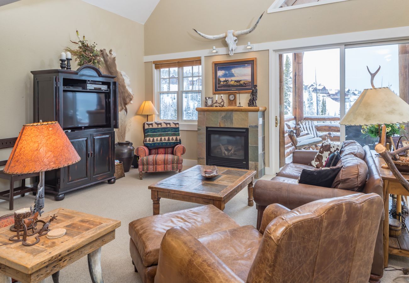 Condominium in Big Sky - New to Market! Ski in/Ski out Big Sky Retreat