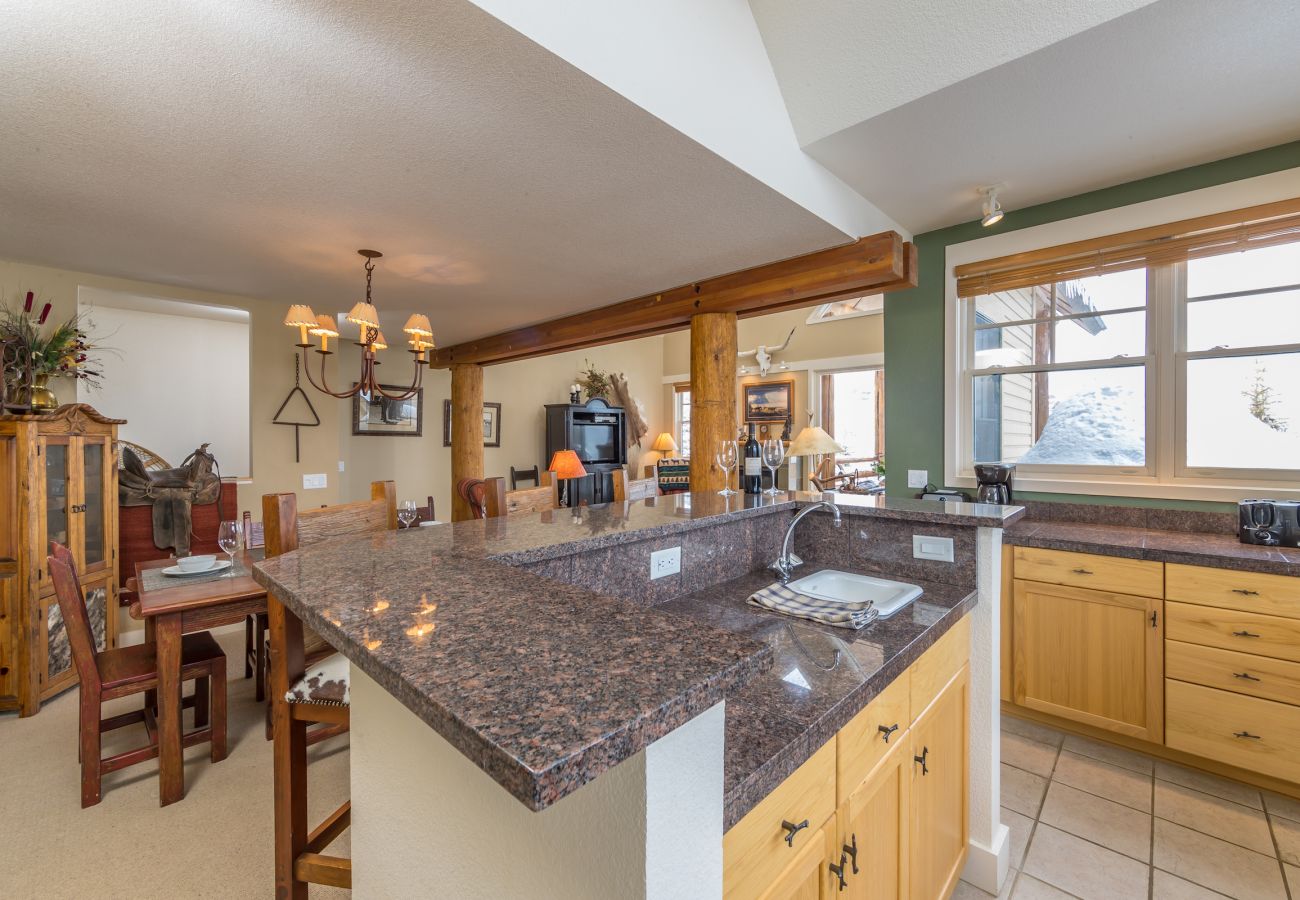 Condominium in Big Sky - New to Market! Ski in/Ski out Big Sky Retreat