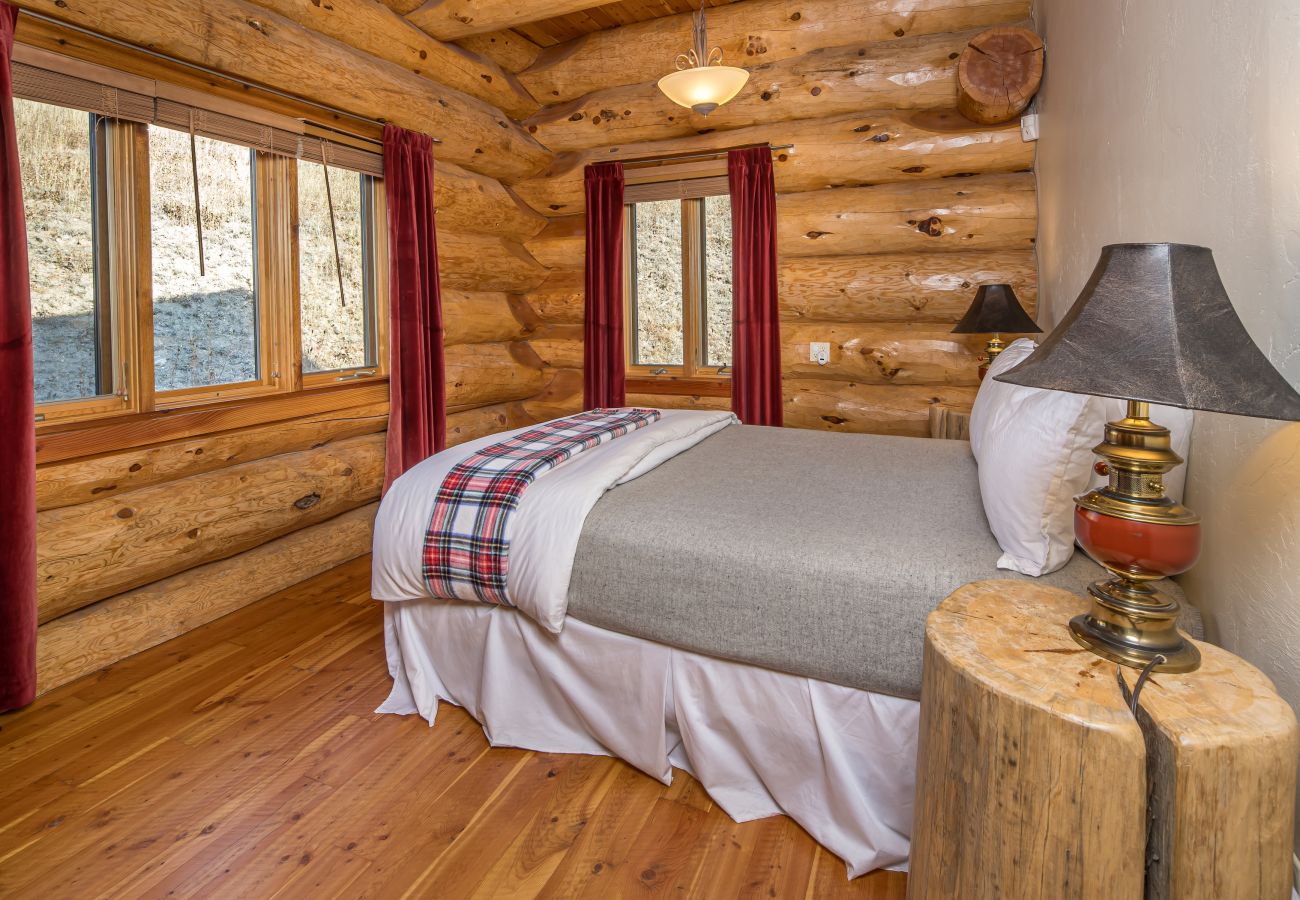 Cabin in Big Sky - New to Market! Big Sky Beehive Basin Cabin